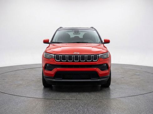 Used 2025 Jeep Compass Limited AWD/4WD image 2