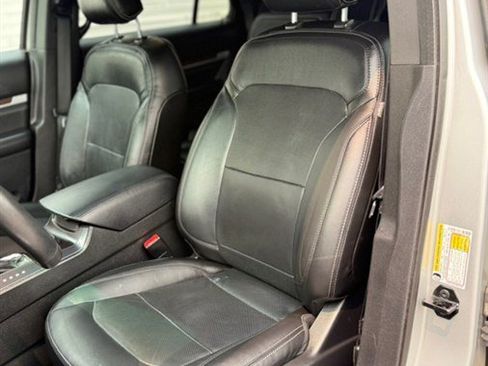 Used 2017 Ford Explorer Limited w/ Equipment Group 301A AWD/4WD image 29