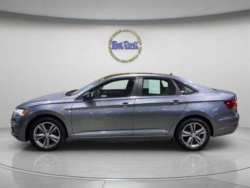 Used 2019 Volkswagen Jetta R-Line w/ R-Line Cold Weather Package FWD image 2