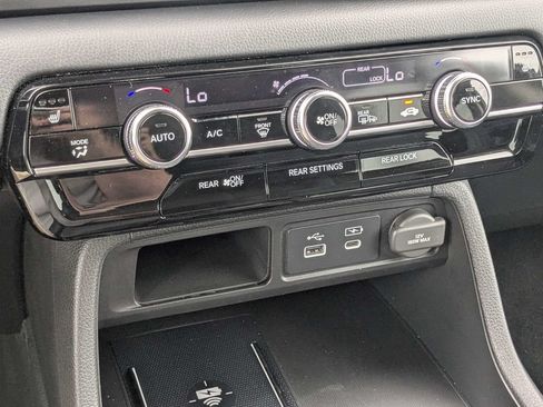 Used 2023 Honda Pilot Touring image 23