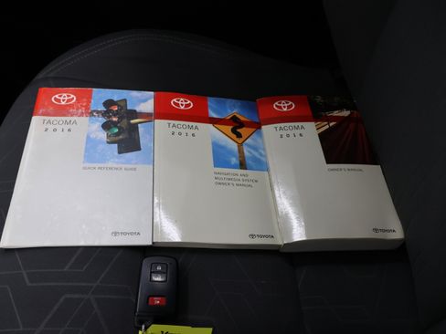Used 2016 Toyota Tacoma TRD Off-Road image 48