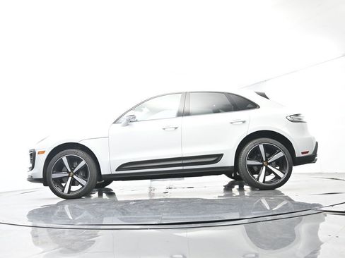 Certified 2025 Porsche Macan AWD/4WD image 47