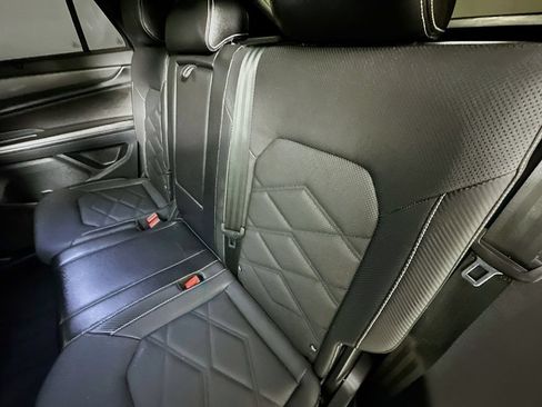 Used 2024 Volkswagen Atlas Cross Sport SE w/ Panoramic Sunroof Package FWD image 4