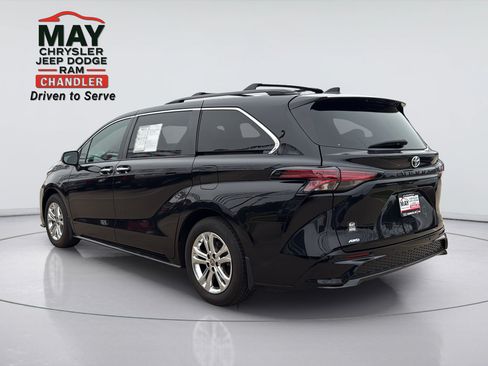 Used 2023 Toyota Sienna XSE w/ XSE Plus Package AWD/4WD image 5