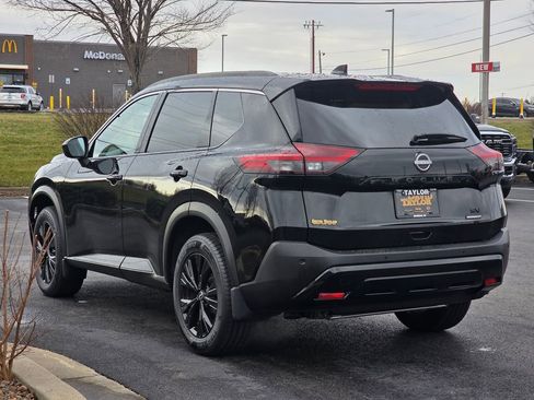 Used 2023 Nissan Rogue SV w/ SV Premium B Package image 7