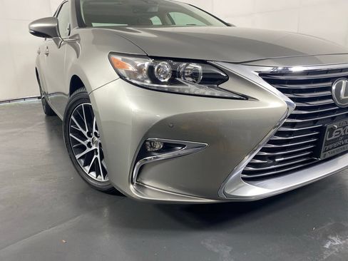 Used 2017 Lexus ES 350 FWD image 3