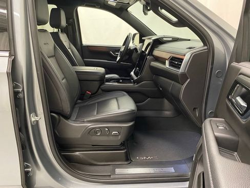 Used 2025 GMC Yukon Denali AWD/4WD image 15