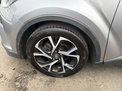 Used 2018 Toyota C-HR XLE FWD image 13