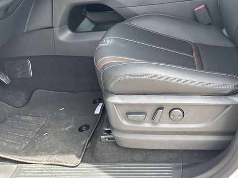 New 2026 Nissan Armada SL w/ Captain's Chari Seat Package image 21