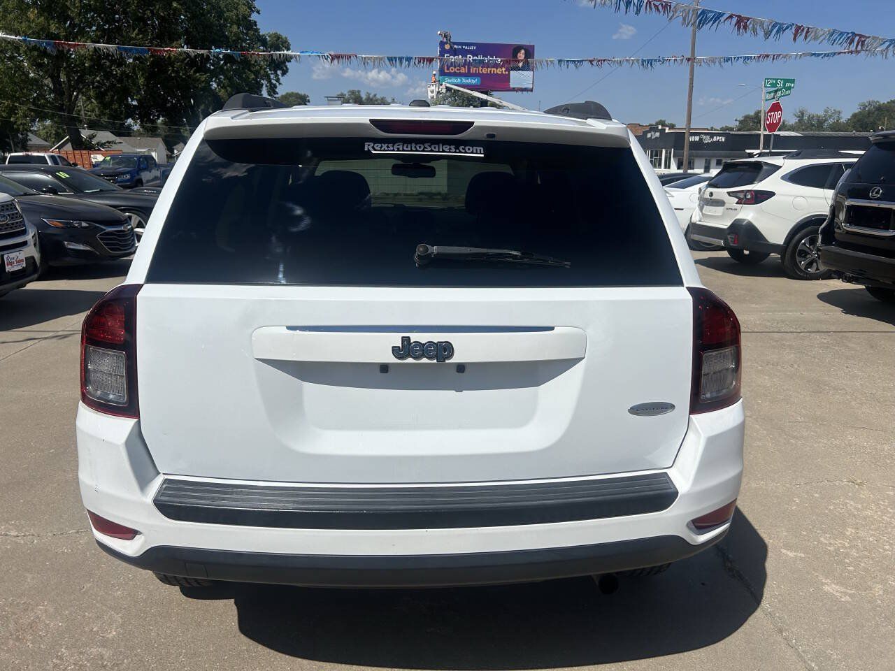 Used 2017 Jeep Compass Latitude FWD image 6