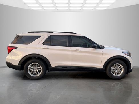 New 2026 Ford Explorer Active w/ Active Comfort Package image 3