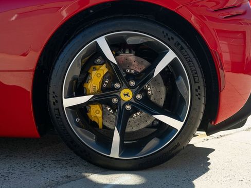 Used 2024 Ferrari SF90 Spider image 19