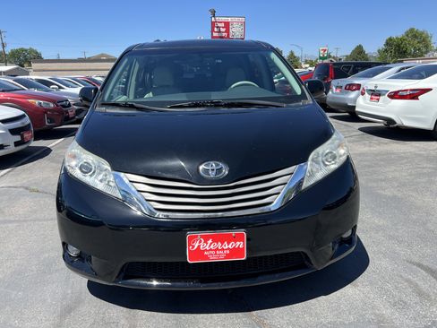 Used 2012 Toyota Sienna XLE w/ Premium Pkg FWD image 3