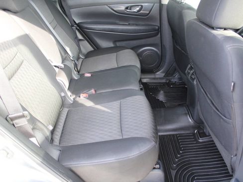 Used 2020 Nissan Rogue SV image 6