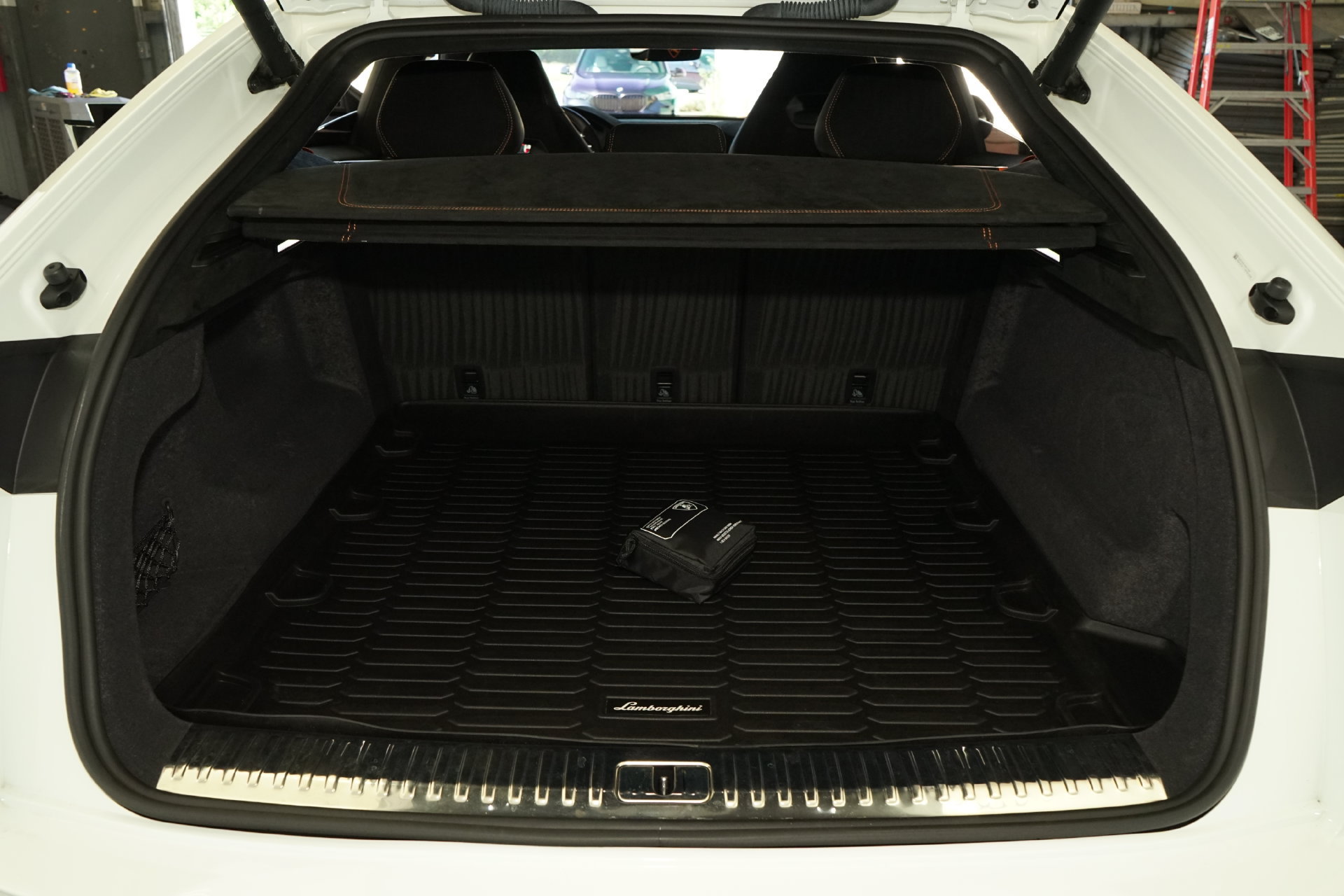 Used 2024 Lamborghini Urus Performante AWD/4WD image 42