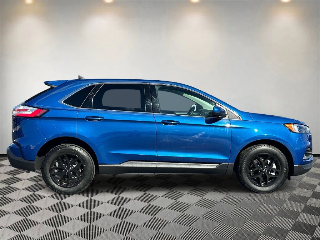Certified 2024 Ford Edge SEL w/ Convenience Package AWD/4WD image 2