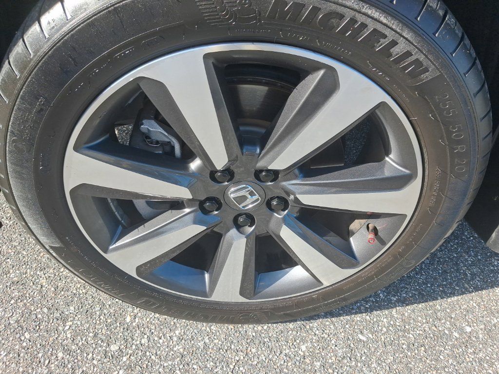 Used 2025 Honda Pilot Touring image 18