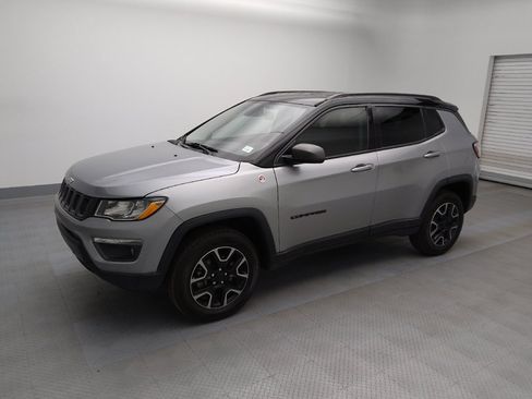 Used 2019 Jeep Compass Trailhawk AWD/4WD image 2