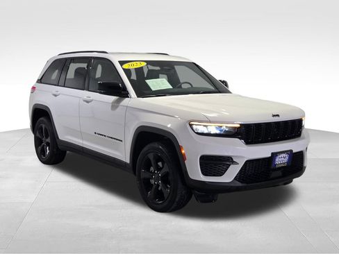 Certified 2023 Jeep Grand Cherokee Altitude AWD/4WD image 19