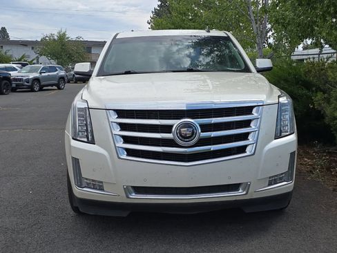 Used 2015 Cadillac Escalade Premium image 6