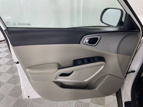 Used 2020 Kia Soul LX FWD image 10