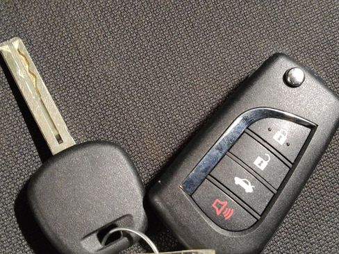 Used 2022 Toyota Corolla LE FWD image 32