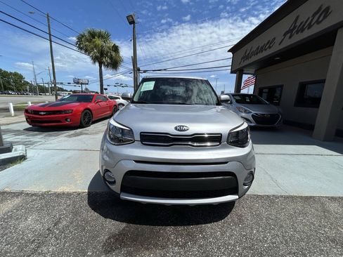 Used 2019 Kia Soul + FWD image 5