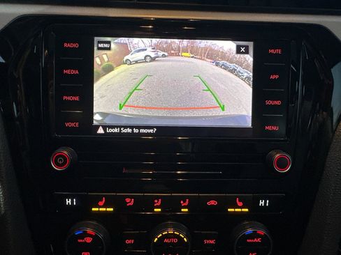 Used 2021 Volkswagen Passat 2.0T SE image 26