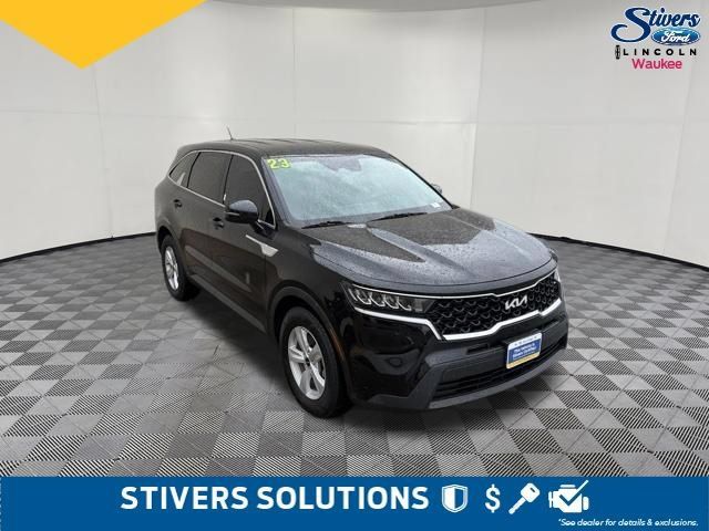 Used 2023 Kia Sorento LX FWD image 3