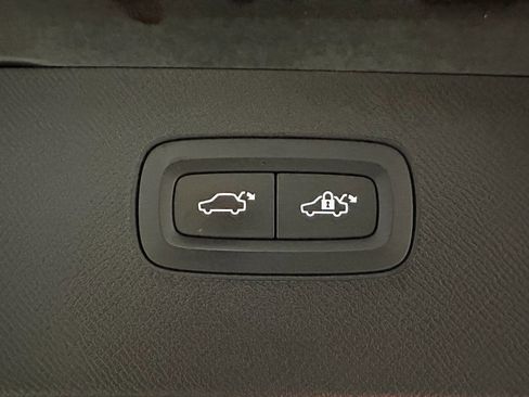 Used 2016 Volvo XC90 T5 Momentum image 26