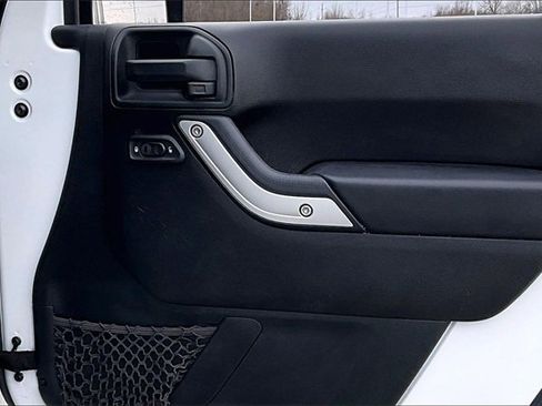 Used 2016 Jeep Wrangler Unlimited Sahara w/ Connectivity Group image 26