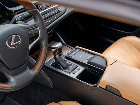 Used 2022 Lexus ES 350 Ultra Luxury w/ Accessory Package 2 FWD image 12