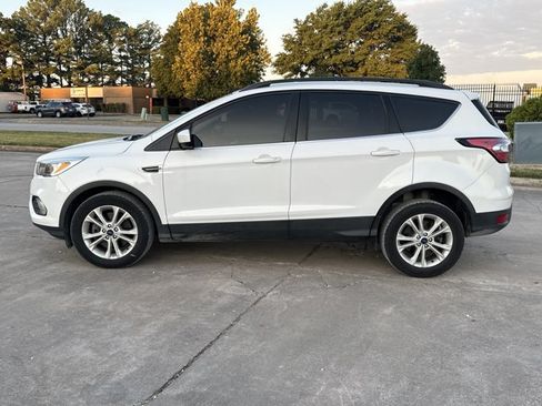 Used 2018 Ford Escape SE FWD image 3