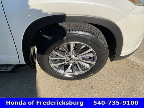 Used 2018 Toyota Highlander XLE AWD/4WD image 13