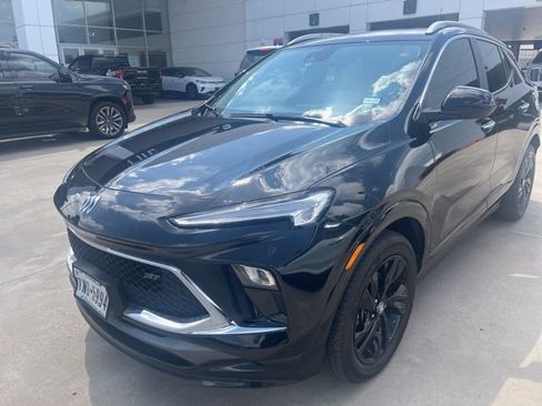 Used 2024 Buick Encore GX Sport Touring FWD image 2
