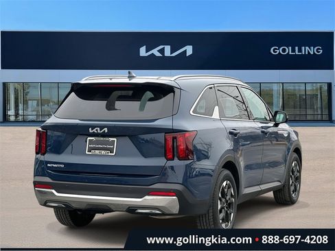 Certified 2024 Kia Sorento S w/ Panoramic Sunroof Package image 3