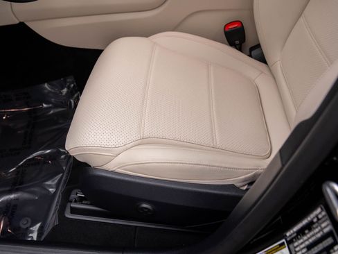 Used 2025 Mercedes-Benz GLC 350e 4MATIC image 14