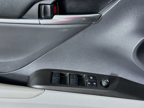 Used 2022 Toyota Camry SE FWD image 21