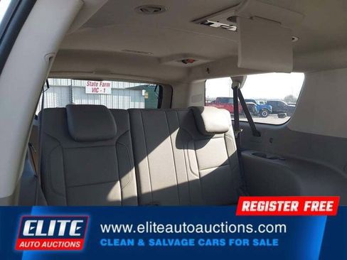Used 2017 Chevrolet Suburban LT image 33