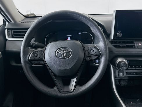 Used 2025 Toyota RAV4 XLE AWD/4WD image 18