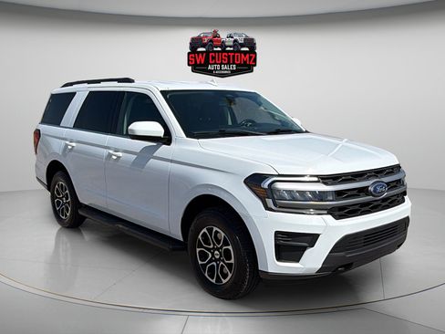 Used 2023 Ford Expedition XLT AWD/4WD image 1