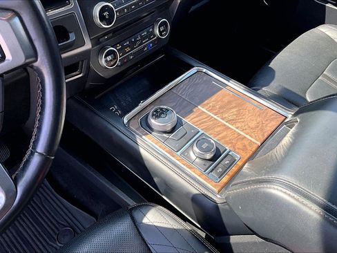 Used 2018 Ford Expedition Platinum image 18