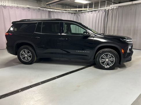 Used 2025 Chevrolet Traverse LT w/ Driver Confidence Package image 8