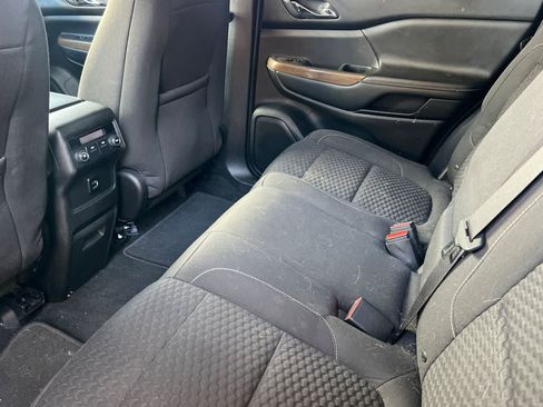 Used 2018 GMC Acadia SLE FWD image 5
