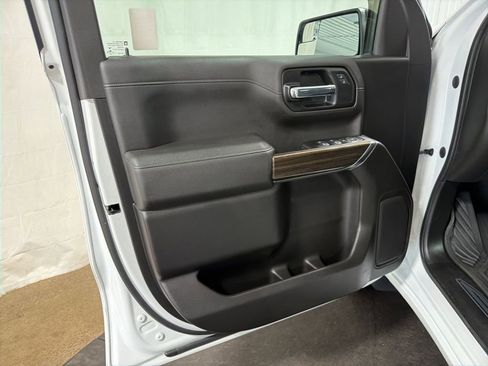 Certified 2022 Chevrolet Silverado 1500 RST w/ Z71 Off-Road Package AWD/4WD image 4