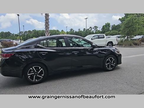 Used 2025 Nissan Sentra SV FWD image 32