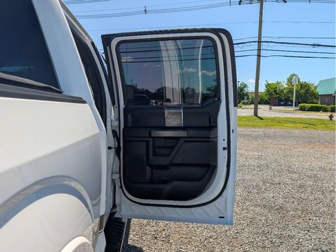 Used 2017 Ford F150 XLT w/ Equipment Group 302A Luxury AWD/4WD image 12