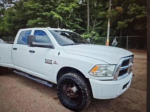Used 2018 RAM 3500 Tradesman w/ Chrome Appearance Group AWD/4WD image 2