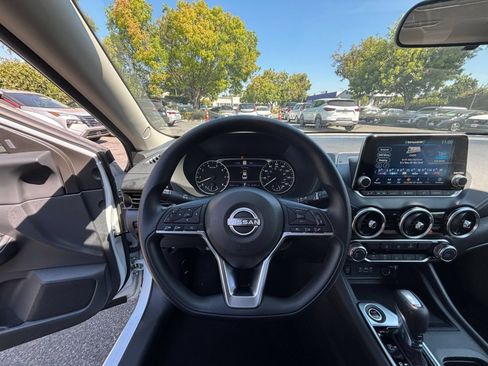 Used 2025 Nissan Sentra SV FWD image 32