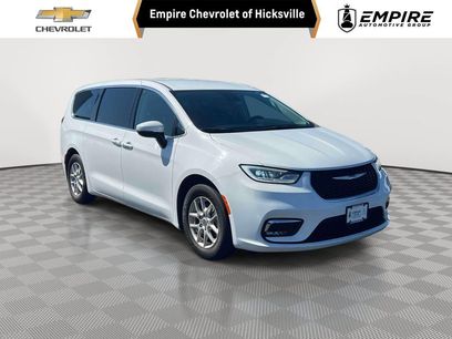 Used 2023 Chrysler Pacifica Touring-L